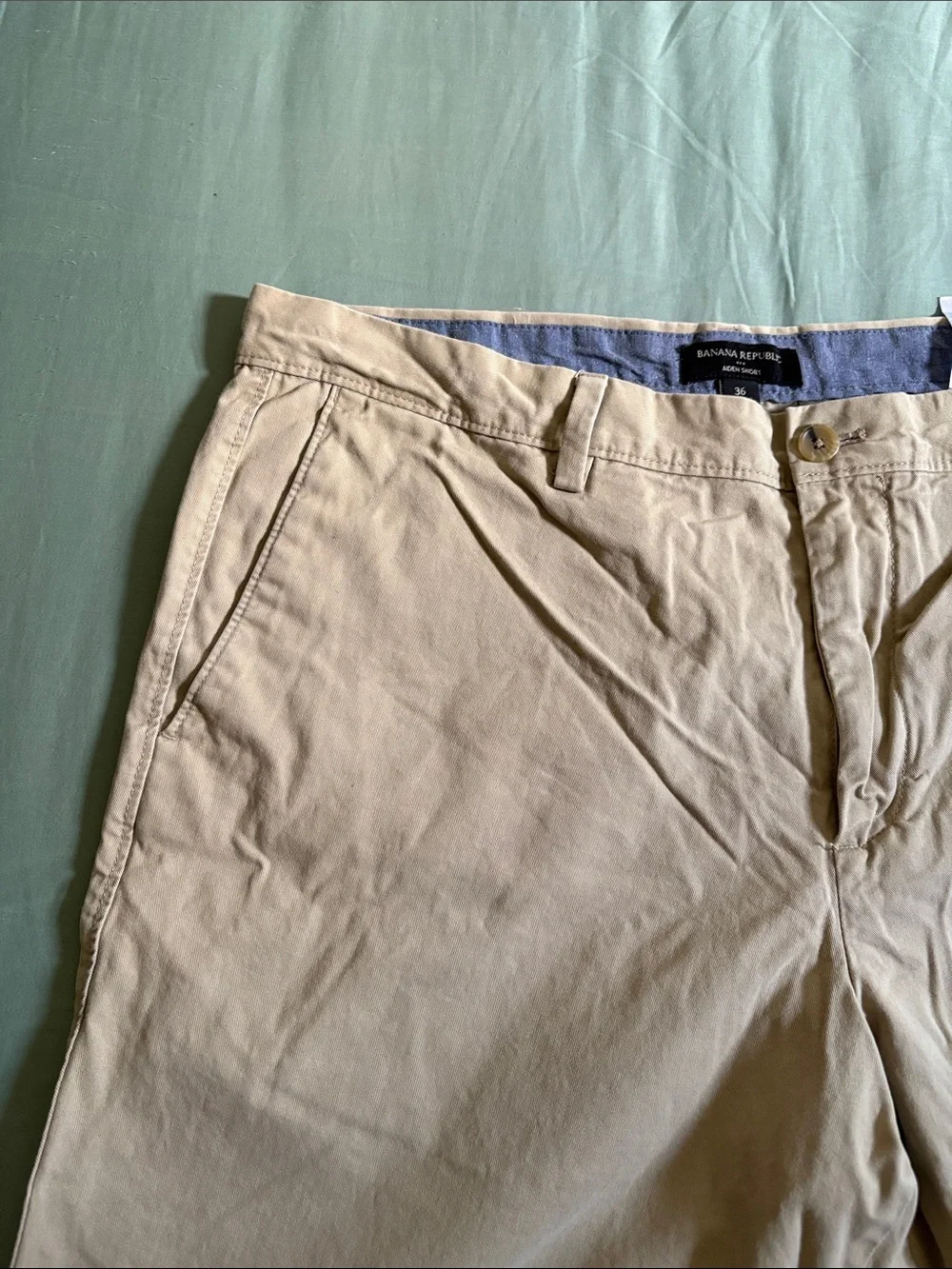Banana Republic Men’s Tan Flat-Front Shorts